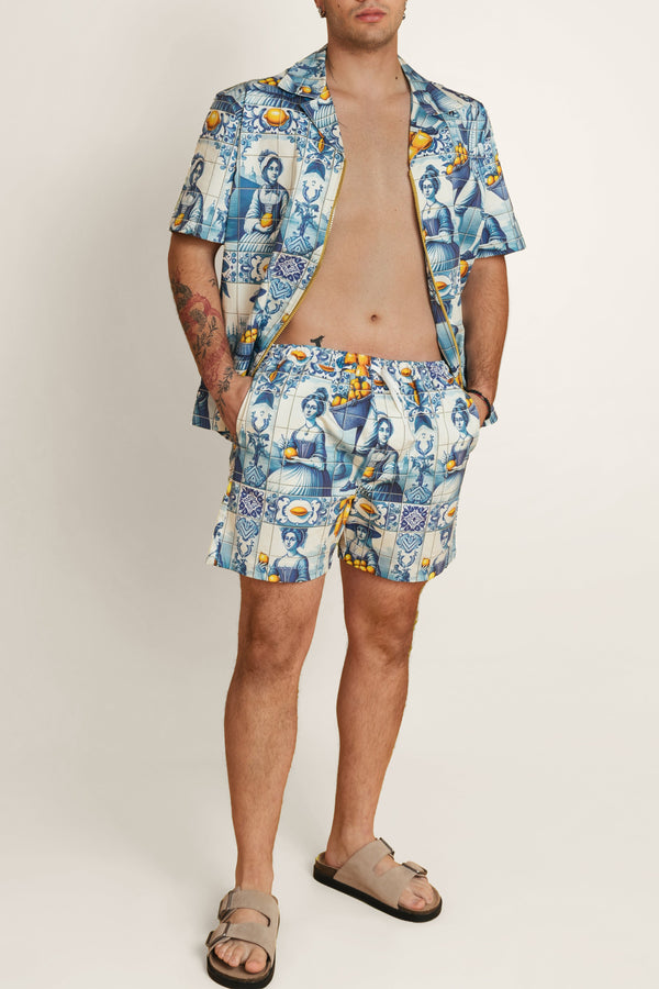 High-waist Algarve Coast shorts in blue-white tile print - relaxed summer shorts, perfect with a crop top or summer shirt look.